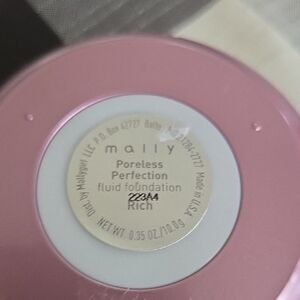 Mally Beauty Poreless Perfection Fluid Foundation - Rich